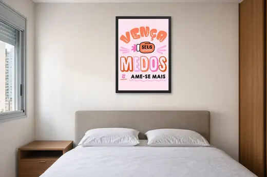 Pôster Vença seus medos e ame-se mais emoldurado na parede: quarto de casal