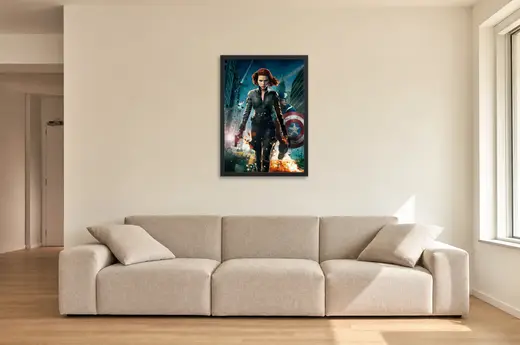 Pôster Os Vingadores (2012): Viúva Negra emoldurado na parede: sala de estar ampla