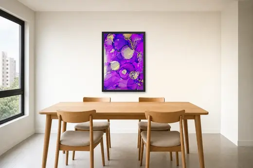 Pôster Roxo intenso com manchas douradas emoldurado na parede: sala de jantar