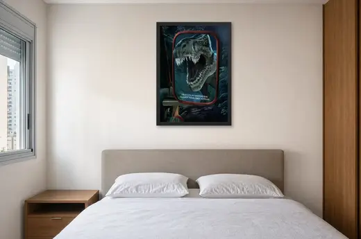 Pôster Jurassic Park (1995): tiranossauro no espelho retrovisor emoldurado na parede: quarto de casal