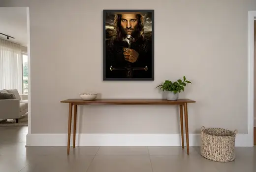 Pôster O Senhor dos Anéis O Retorno do Rei (2003): Aragorn armado emoldurado na parede: hall de entrada