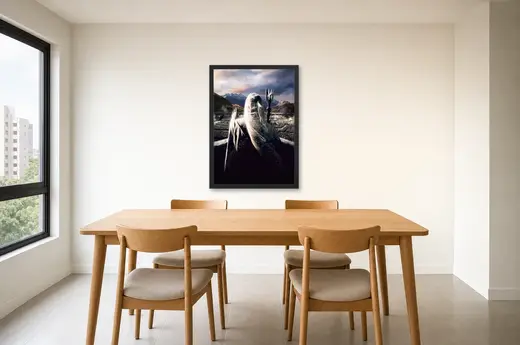 Pôster O Senhor dos Anéis As Duas Torres (2002): Saruman de costas emoldurado na parede: sala de jantar