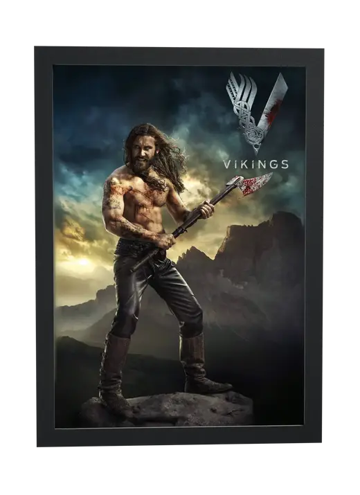 Pôster Vikings (2013): guerreiro tatuado com machado sangrento emoldurado