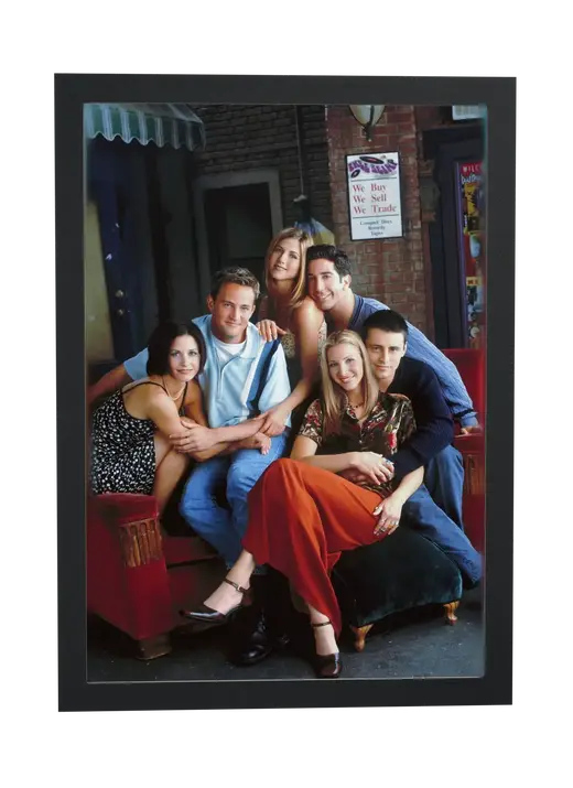 Pôster Friends (1994): grupo no sofá vermelho emoldurado