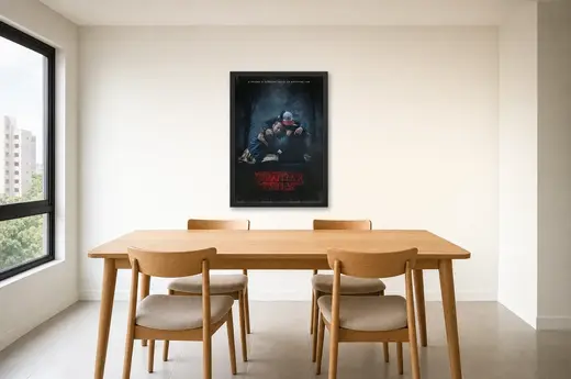 Pôster Stranger Things (2016): abraço de amigos na floresta emoldurado na parede: sala de jantar