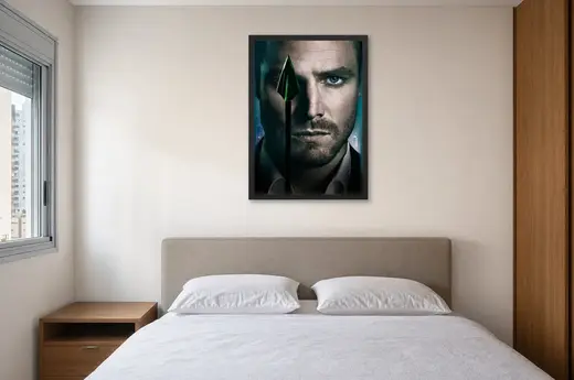 Pôster Arrow (2012): Oliver Queen e a flecha verde emoldurado na parede: quarto de casal