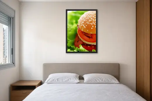 Pôster Hambúrguer com gergelim e tomate emoldurado na parede: quarto de casal
