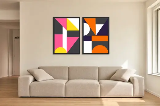 Pôster Dupla de triângulos em rosa e amarelo emoldurado na parede: sala de estar ampla