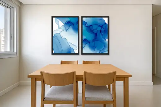 Pôster Dupla de mármore líquido em azul emoldurado na parede: sala de jantar clara