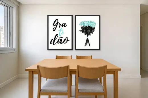 Pôster Dupla de gratidão e buquê de rosas azul emoldurado na parede: sala de jantar clara