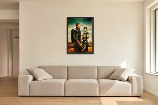 Pôster Mad Max Estrada da Fúria (2015): Max e Furiosa emoldurado na parede: sala de estar ampla