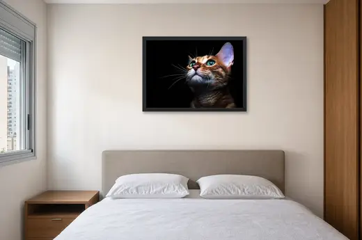 Pôster Gato ruivo de olhos verdes emoldurado na parede: quarto de casal