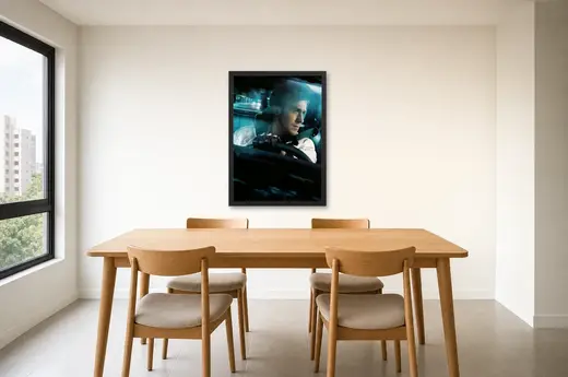 Pôster Drive (2011): ao volante à noite emoldurado na parede: sala de jantar