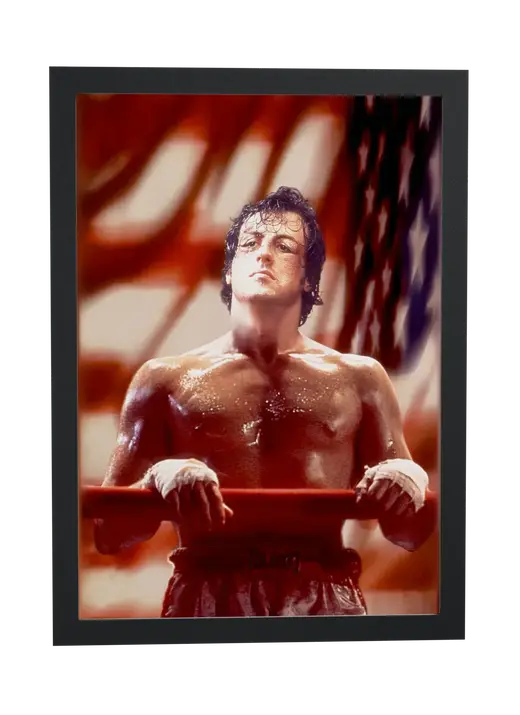 Pôster Rocky (1976): treino com a bandeira ao fundo emoldurado