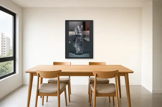 Pôster Gatinho com reflexo de tigre emoldurado na parede: sala de jantar