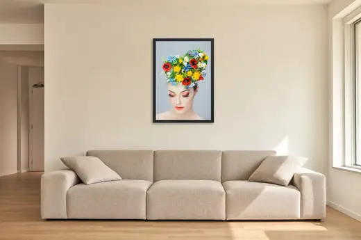 Pôster Rosto com coroa de flores silvestres emoldurado na parede: sala de estar ampla