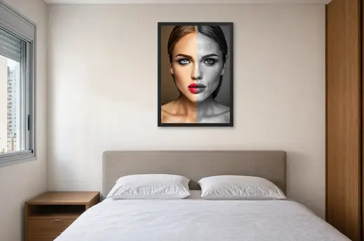 Pôster Retrato dividido em cor e preto-e-branco emoldurado na parede: quarto de casal