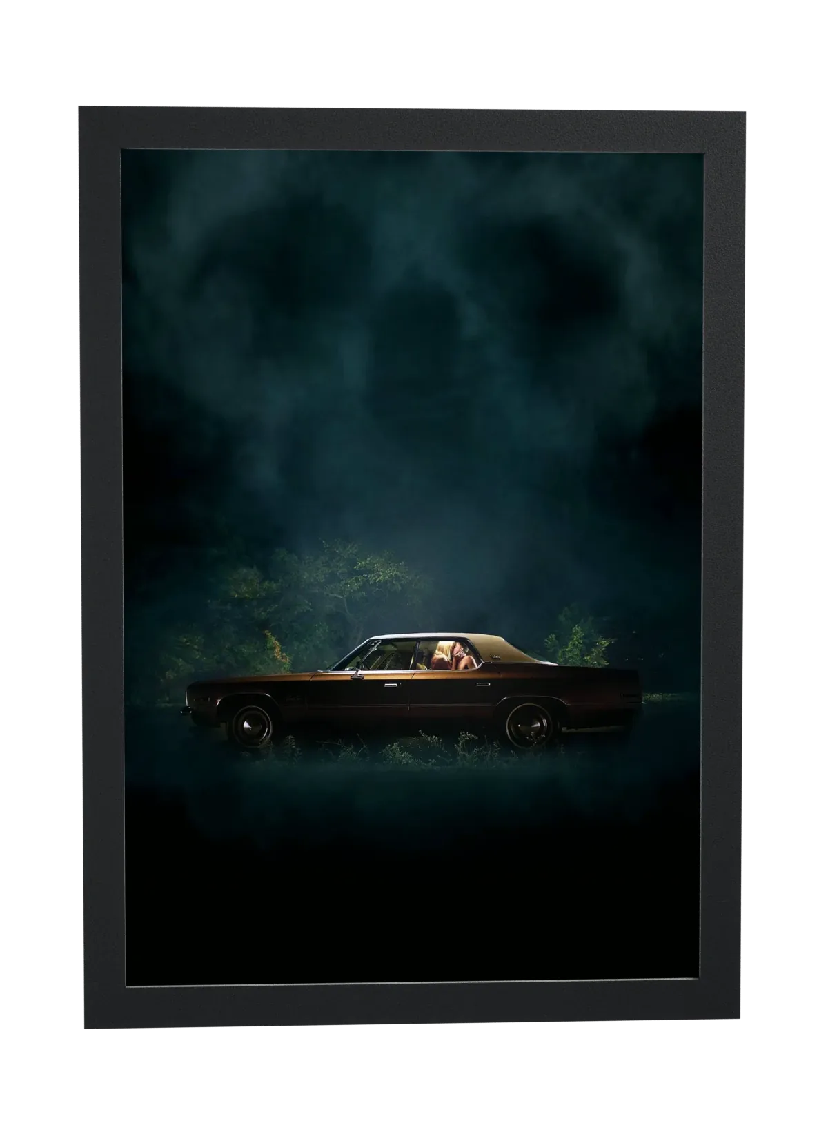 Pôster Corrente do Mal (2014): carro na neblina emoldurado