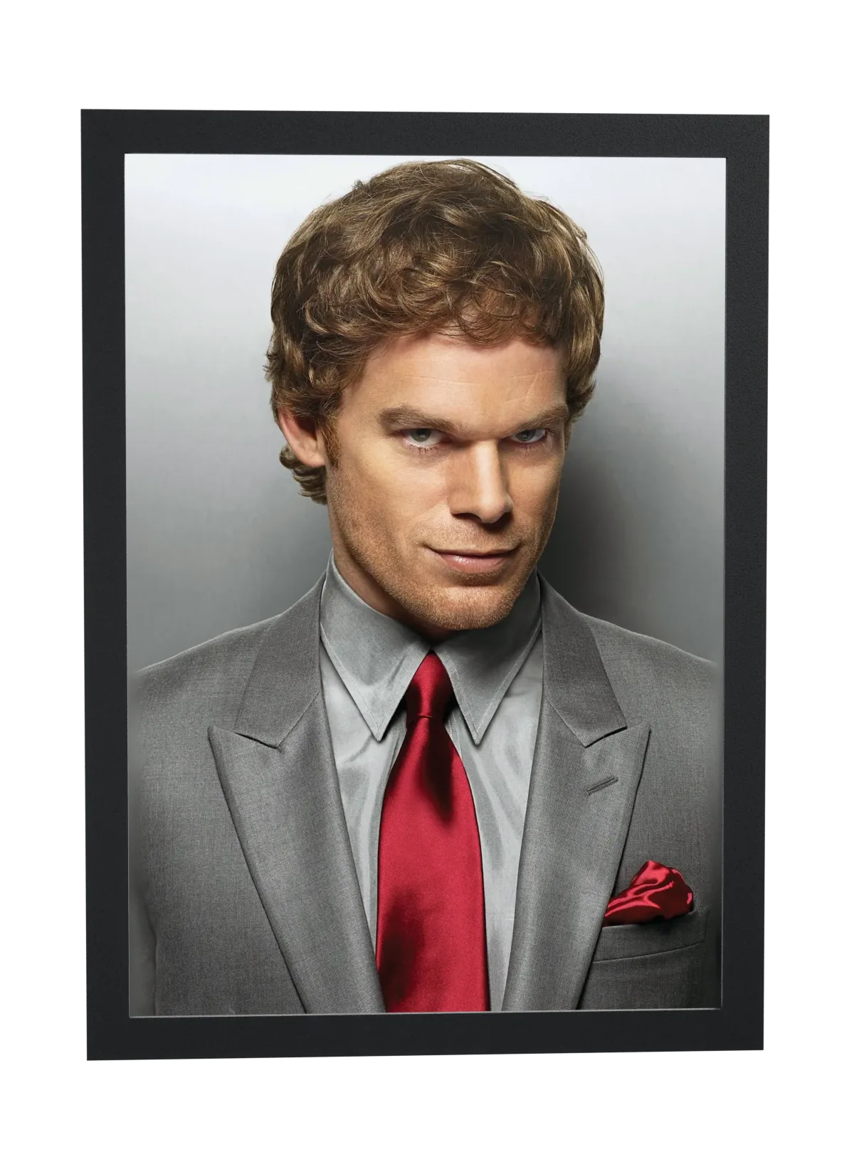Pôster Dexter (2006): terno cinza e gravata vermelha emoldurado