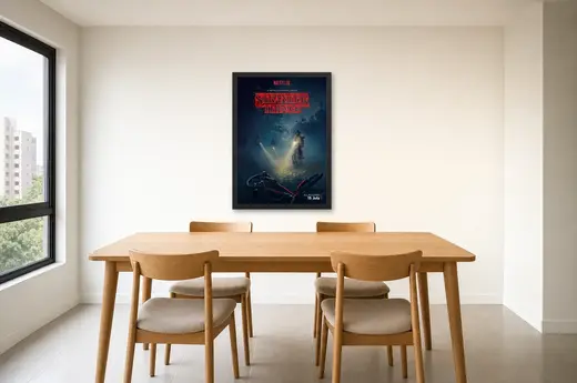 Pôster Stranger Things (2016): bicicletas na neblina emoldurado na parede: sala de jantar