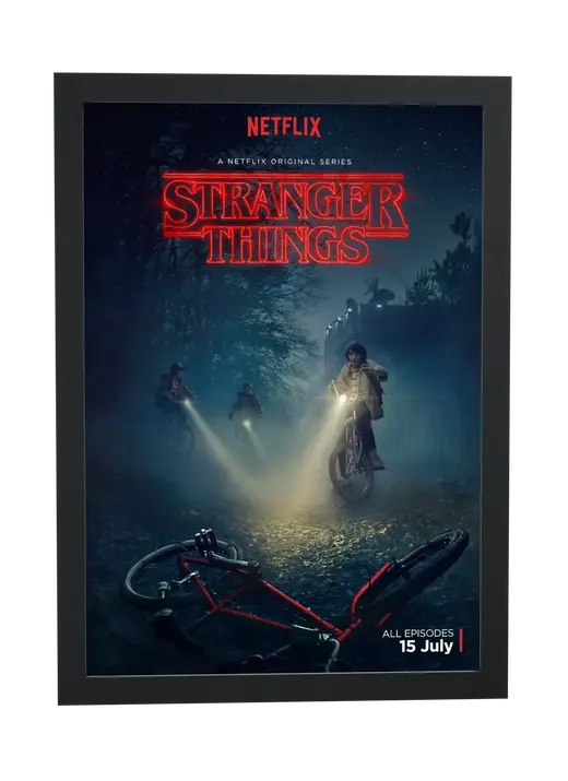 Pôster Stranger Things (2016): bicicletas na neblina emoldurado