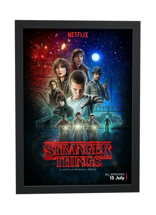 Pôster Stranger Things (2016): grupo em pôster retrô emoldurado