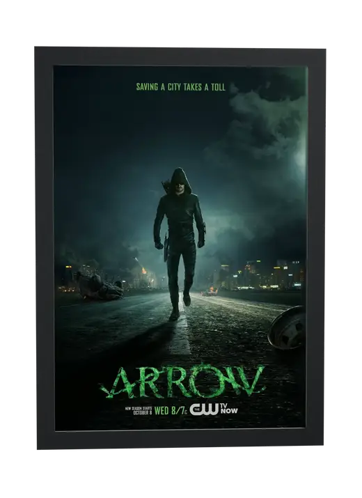 Pôster Arrow (2012): caminhando à noite emoldurado